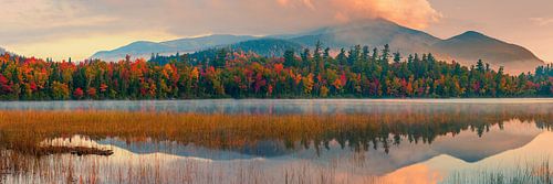 L'automne à Connery Pond dans le parc d'État des Adirondacks