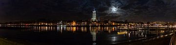 Panorama Deventer in de winter, 's nachts van André Roodhuizen