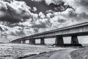 Ketelbrug reliant le Flevoland oriental au Noordoostpolder aux Pays-Bas dans une forte tempête de pr sur Sjoerd van der Wal Photographie