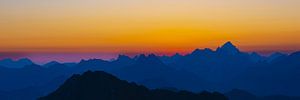 Entre le bleu de la nuit et la lueur de l'aube