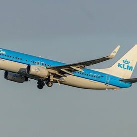 Start eines Passagierflugzeugs vom Typ KLM Boeing 737-800. von Jaap van den Berg