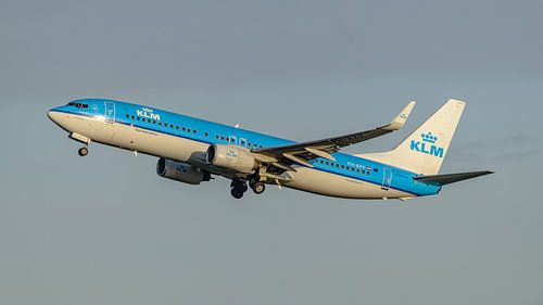 Take-off KLM Boeing 737-800 passagiersvliegtuig.