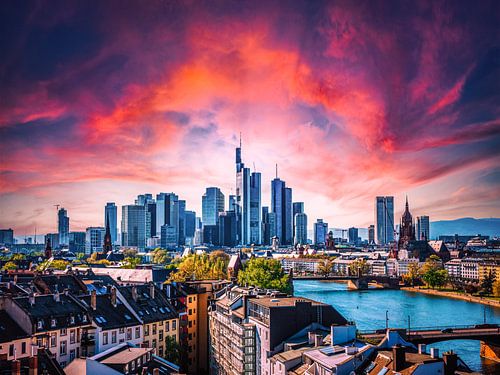 Frankfurt am Main Skyline met zonsondergang