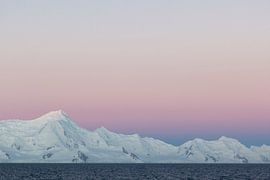 Coucher de soleil sur le port d'Orne, Antarctique sur Hillebrand Breuker