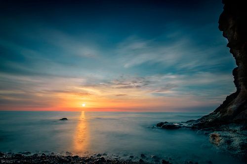 landschap geschoten op de zee van Fuerteventura, langdurige blootstelling en ruige rotsen