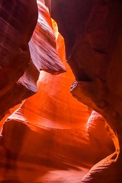 Spectaculaire vormen in Antelope Canyon, VS van Rietje Bulthuis