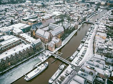 Le Throbeckegracht enneigé de Zwolle lors d'une froide matinée d'hiver