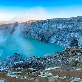 Die türkisfarbene Säure des Ijen von Lex van Doorn