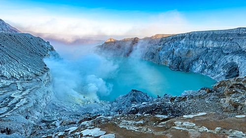 Die türkisfarbene Säure des Ijen von Lex van Doorn