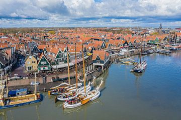 Luchtfoto: Pieperrace Volendam (Haven) van Pascal Fielmich
