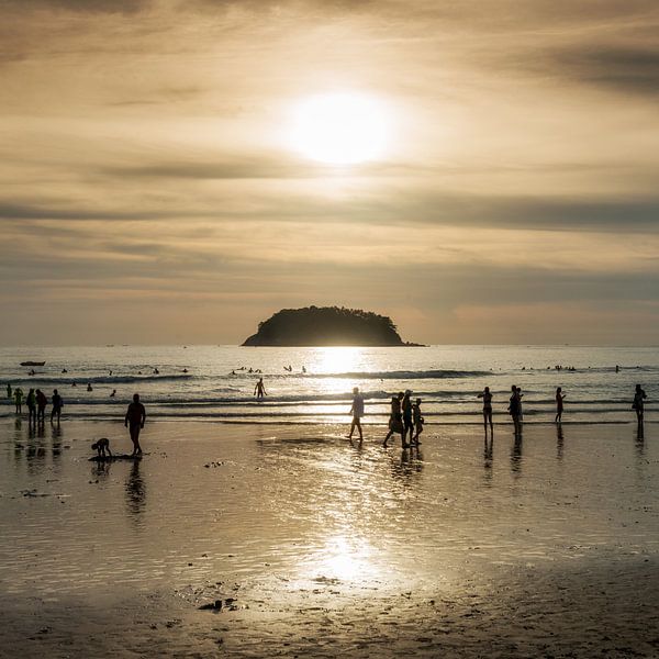 Kata beach, Phuket van Keesnan Dogger Fotografie