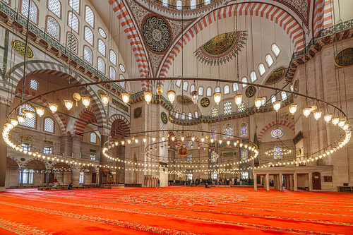 Intérieur de la Süleymaniye et son grand lustre
