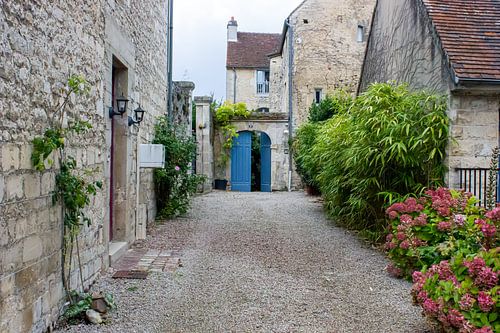 Ländliche Straße in einem Dorf in der Normandie