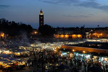 Avond op het Djemaa el Fna in Marrakech van Gonnie van de Schans