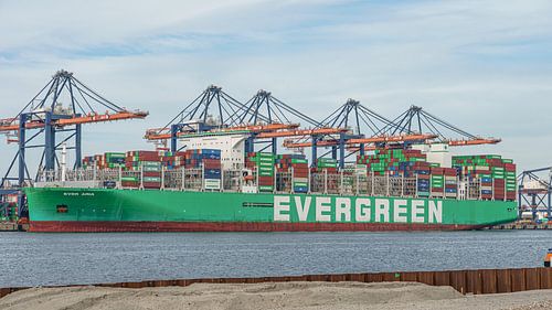 Containerschip EVER ARIA van Evergreen. van Jaap van den Berg