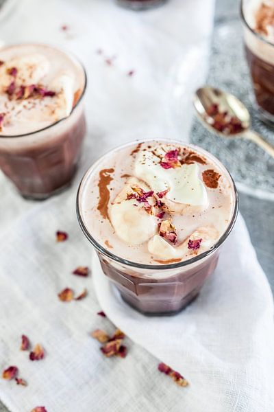 Red velvet chocolate milk with mascarpone cream by Nina van der Kleij