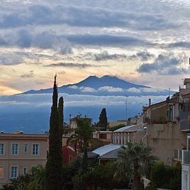 Sonnenuntergang mit Blick auf den Vulkan Ätna  von Silva Wischeropp