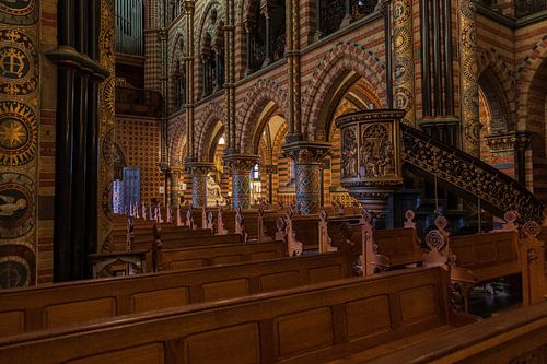 De Basiliek van O.L.V. van het Heilig Hart is een katholiek kerkgebouw, en bedevaartskerk van de Rooms-Katholieke Kerk, aan de Oude Markt in het historisch centrum van Sittard. van peter reinders
