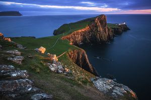 Neist Point Lighthouse op het eiland Skye van Jean Claude Castor