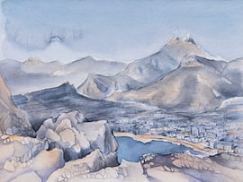 Von Bergen umgebene Küstenstadt von Adriana Mueller