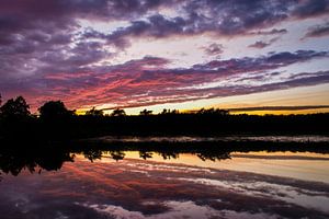 Sonnenuntergang über einem Teich