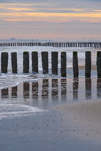 Plage de Zélande : Le rythme des brise-lames
