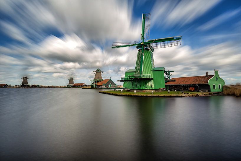 Majestic windmills van Costas Ganasos