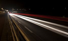Lichtstralen over autoweg. van Richard de Nooij