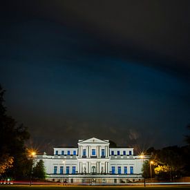 Nachtfoto vanuit de Haarlemmerhout, Napoleons Paleis van Elspeth Jong