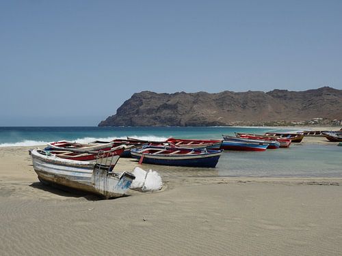 Vissers boten op het strand