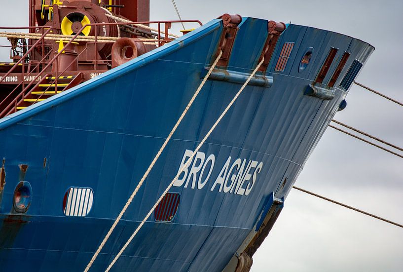 Sous-marin dans le port amarré le long du quai. par scheepskijkerhavenfotografie