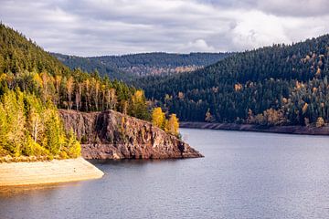 Herfstwandeling rond de Ohratal dam bij Luisenthal - Thüringer Woud van Oliver Hlavaty