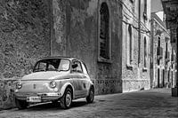 Oude Fiat 500 in Syracuse op Sicilië, Italië.