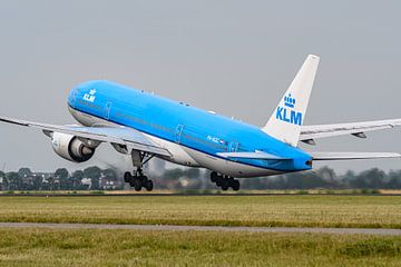 Take-off KLM Boeing 777-200 (Triple Seven).