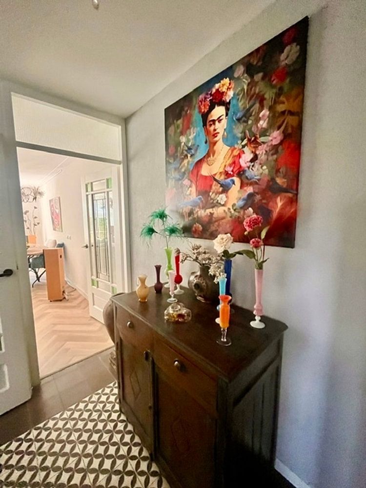 Frida - farbenfrohes Porträt Frida von Wunderbare Kunst