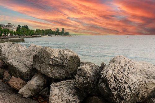 Zonsondergang aan het Gardameer in Zuid-Tirol