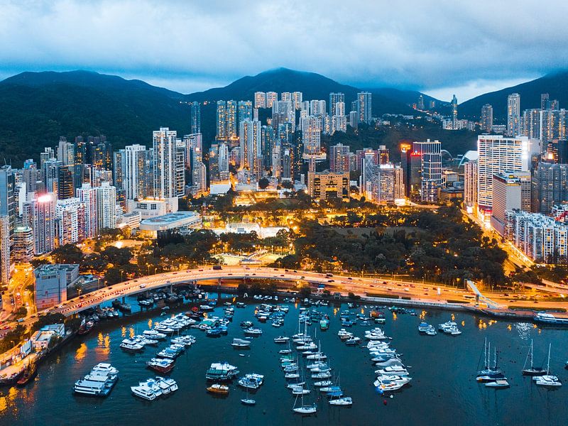 Hong Kong by Hello Pompoyo
