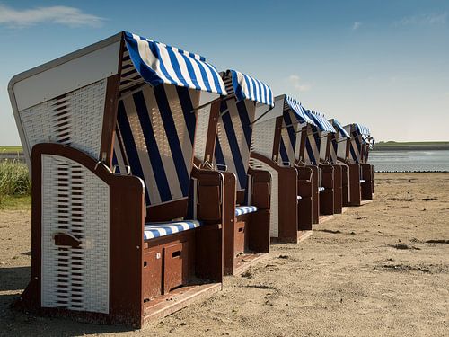 Norderney in een rieten strandstoel