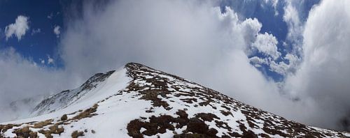 le haut du pic saint bartholomie par mauvais temps