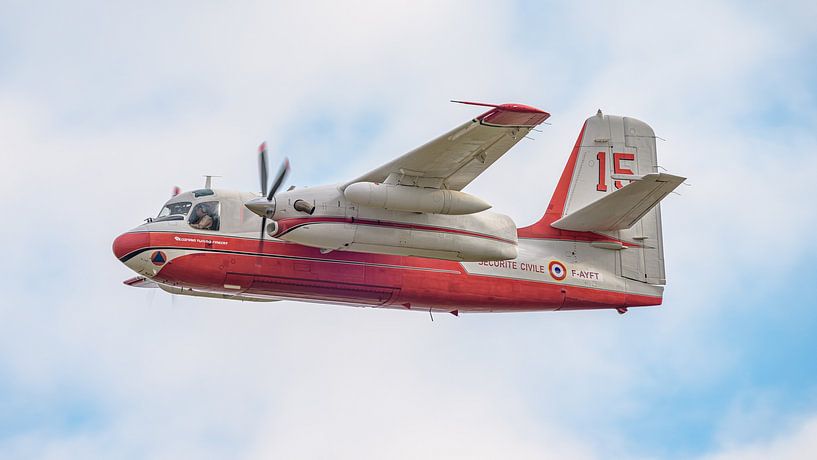 Grumman S-2T Turbo Firecat. par Jaap van den Berg