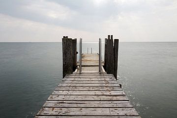 Scaffolding to the horizon by Rijk van de Kaa