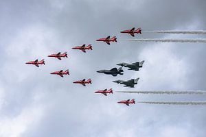 Red Arrows, 2 Eurofighter Typhoons et un F-35B.