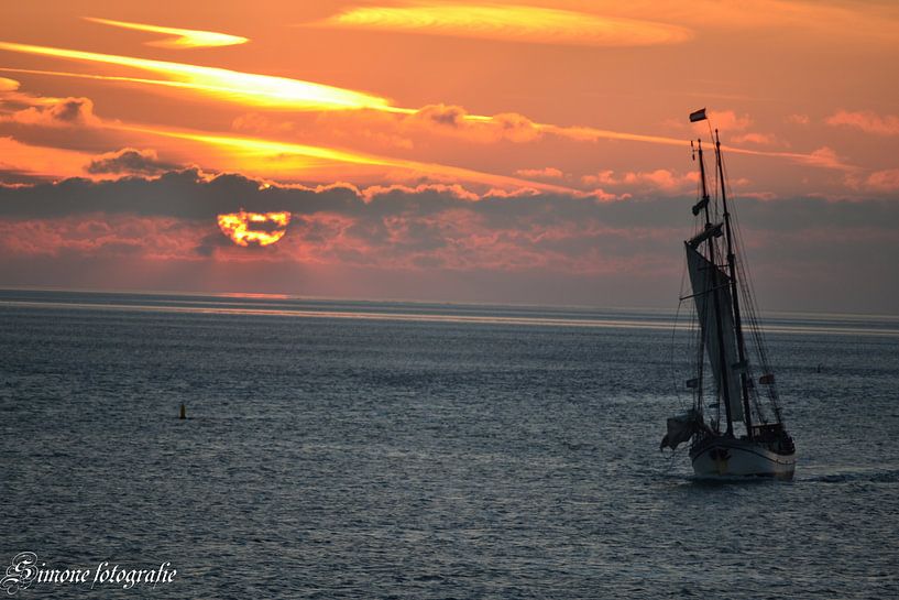 Majestic ships 2 by Simone van der Heide