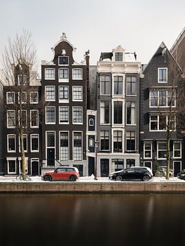 Kanal und alte Häuser in Amsterdam, Niederlande. von Lorena Cirstea