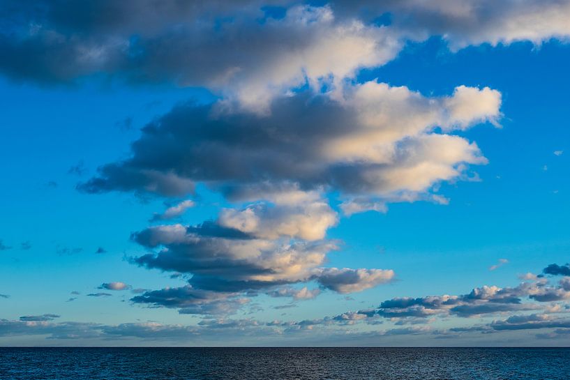 Ostseeküste bei Klintholm Havn in Dänemark van Rico Ködder