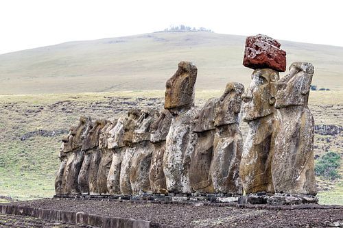 Ahu Tongariki Moai beelden op Paasleiland (Isla de Pascua), Chili, Oceanie van WorldWidePhotoWeb