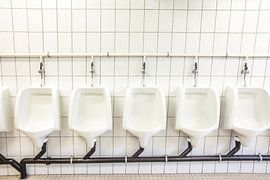 Urinale auf der Herrentoilette von Marcel Derweduwen