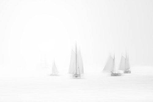 Segelboot in High Key von Greetje van Son