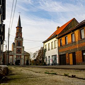Kerk in spookstad Doel, België van Matthijs Heeneman