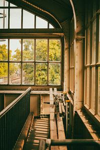 Nieten & Fensterlicht – Bahnhofsinterieur in Berlin